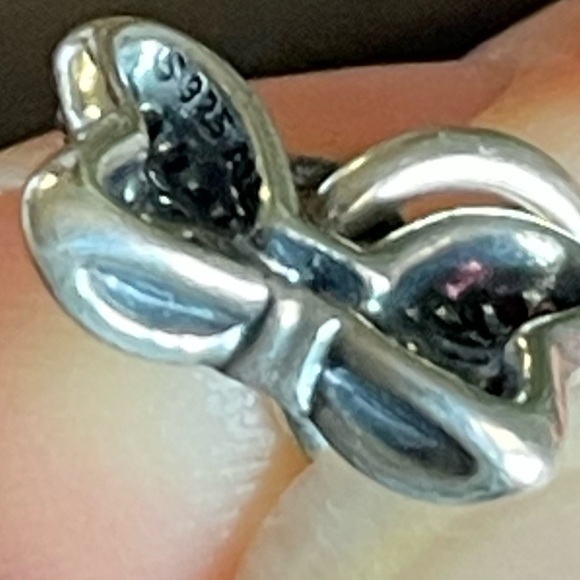 New authentic Disney x Pandora Minnie Mouse sparkling bow dangle charm retired - Picture 6 of 8